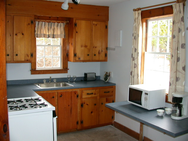 Cliff Kitchen 8.JPG - 112737 Bytes